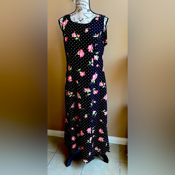 Woman’s long dress size 8 - Picture 1 of 4